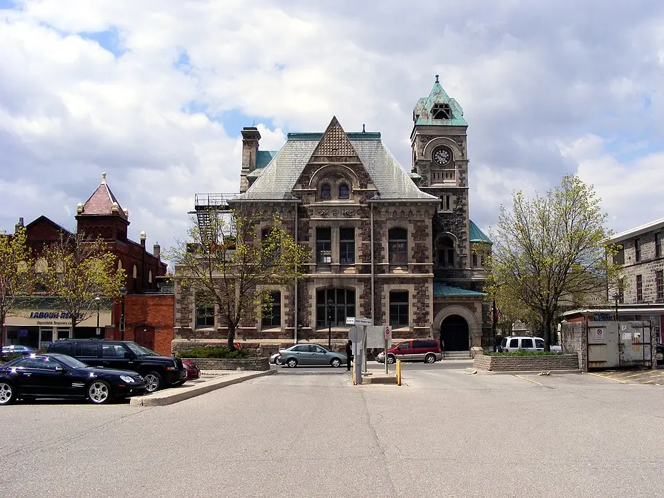 Professional security guards in Cambridge, Ontario - reliable safety for homes and companies